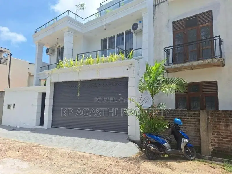 Family House for Sale in Battaramulla