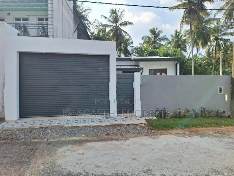 athurugiriya 10 P house for sale