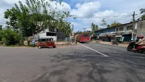 ව්‍යාපාරික ඉඩමක් විකිණීමට අත්තනගල්ල