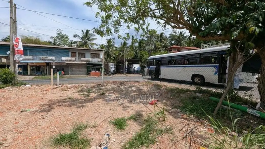 ව්‍යාපාරික ඉඩමක් විකිණීමට අත්තනගල්ල