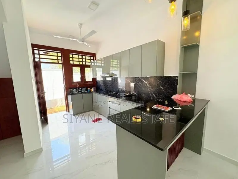 Modern Luxury House for Sale in Athurugiriya Stunning 4 Bedroom