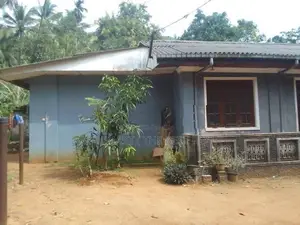 Warakapola : 80 perches Land with Three houses for Sale