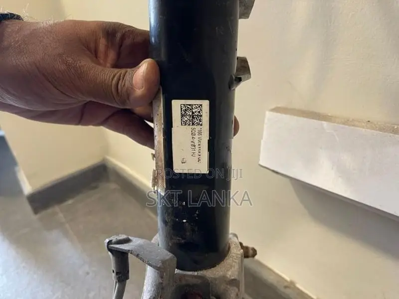 Audi Q2 2017 driver front shock suspension complete