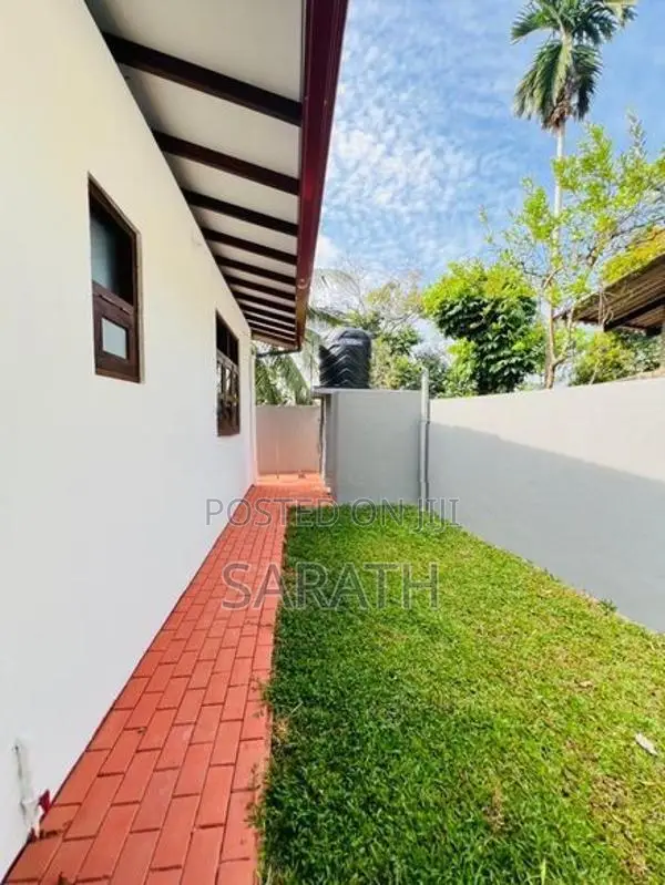 Walking Distance Road - Brand New House Sale Athurugiriya