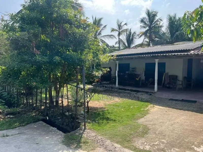 Land With House in Uswetakeiyawa, Gampaha - Ja-Ela