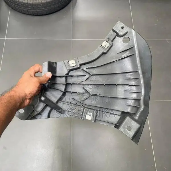 Genuine Mercedes E Class E200 E350e 2018 engine under guards