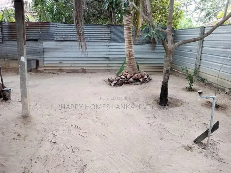 HHL1107 - House for sale in Arayampathy