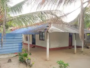 HHL1107 - House for sale in Arayampathy
