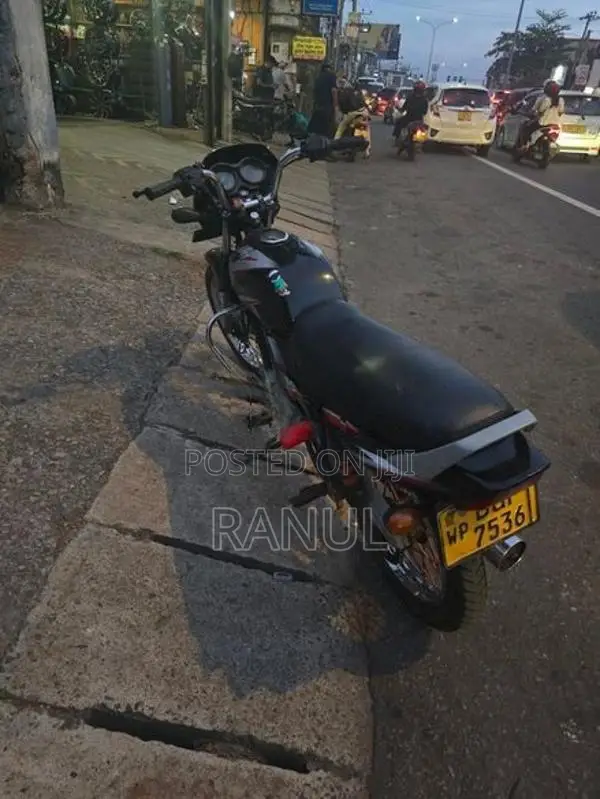 Bajaj CT100 2018