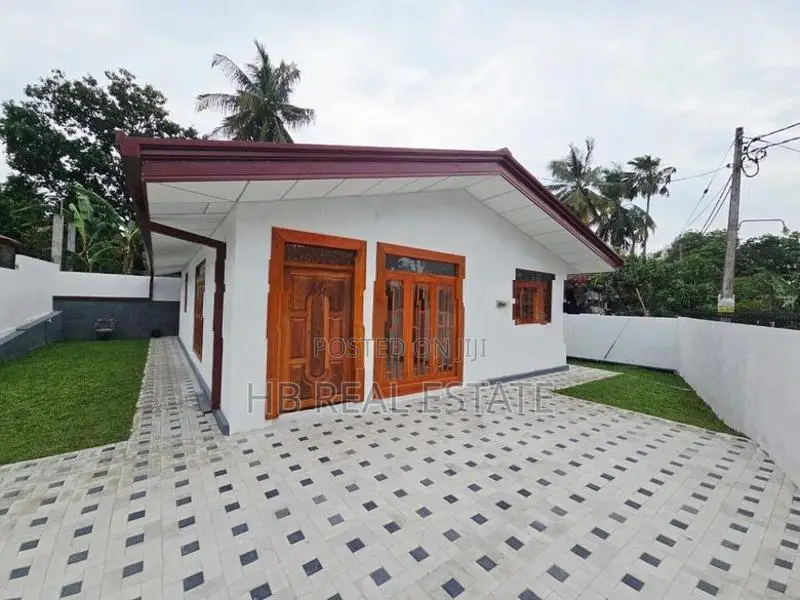 Newly Build Single Story House for Sale Diyagama