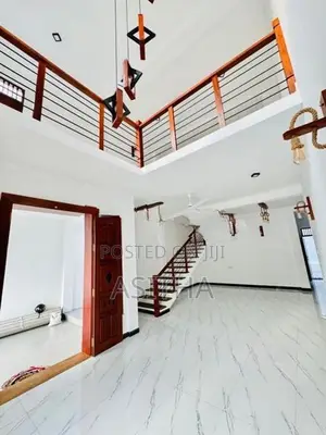අලුත්ම දෙමහල් නිවස ඇරැව්වල