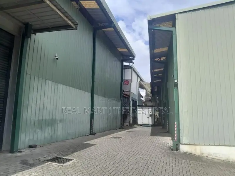 Athurugiriya : 11,000sf Modern Warehouse for Sale