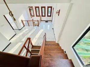 අලුත්ම දෙමහල් නිවස ඇරැව්වල