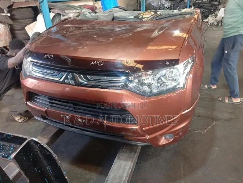 Mitsubishi Outlander Face Cut