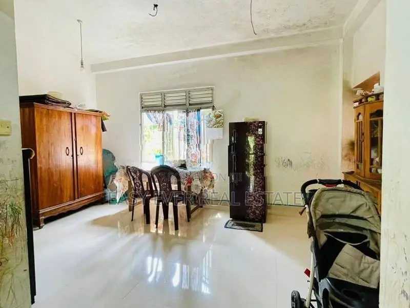 අඩක් නිම කළ දෙමහල් නිවසක් විකිණීමට කලගෙඩිහේන