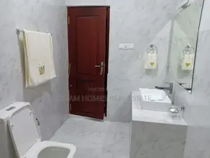 Modern 8-Bed Luxury Building – Thalapathpitiya