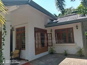 Beautiful Single Storey Family Home on Thalatuoya Road, Ampitiya Kandy