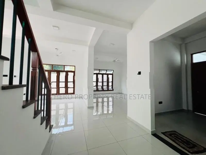 (NSA2602-005) Luxury House for Sale in Athurugiriya