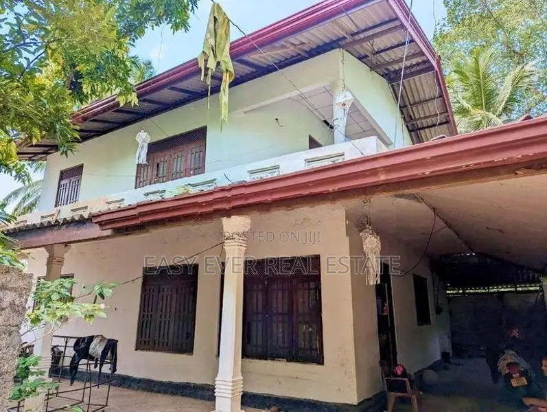 යක්කල කාමර 6ක අංගසම්පූර්ණ දෙමහල් නිවසක්