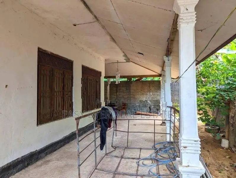 යක්කල කාමර 6ක අංගසම්පූර්ණ දෙමහල් නිවසක්
