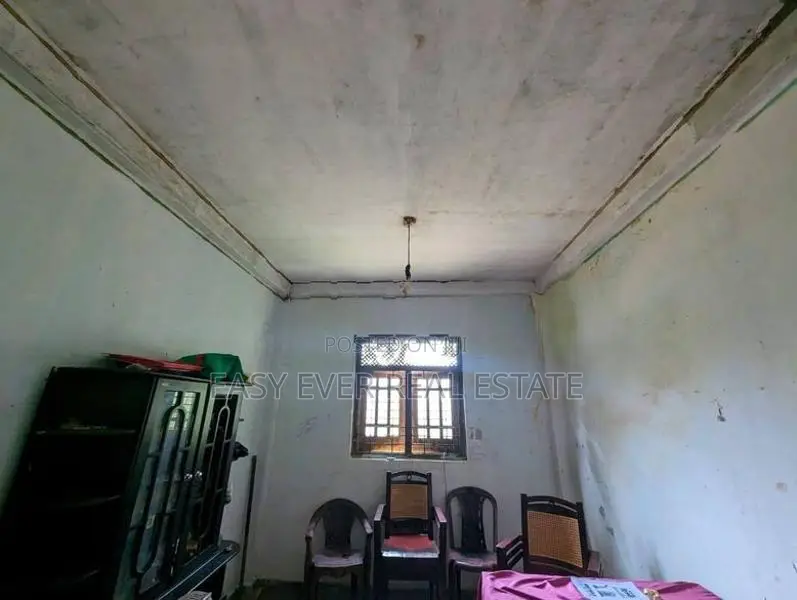 යක්කල කාමර 6ක අංගසම්පූර්ණ දෙමහල් නිවසක්