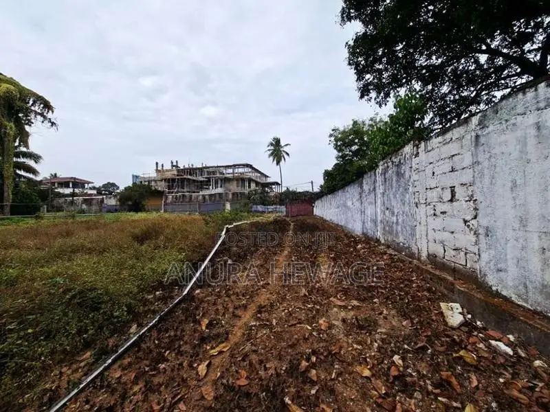 Land for Sale Waragoda Estate, Kelaniya. ( ID : KL13T )