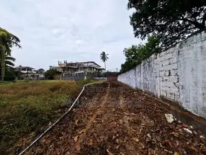 කැලණිය, වරාගොඩ වත්ත ප්‍රදේශයේ පිහිටි ඉඩමක් විකිණීමට ඇත. (ID: KL13TS)