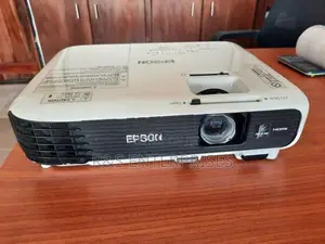 Epson EB-S04 Projector