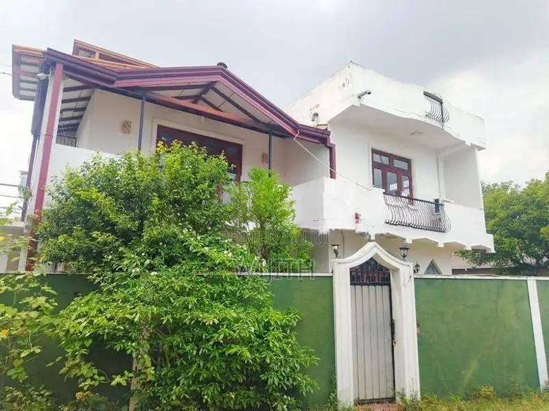 නිවාස 2 විදියට පාවිච්චි කල හැකි පදිංචිවියට සෑදු දෙමහල් නිවසක් විකිනිමට