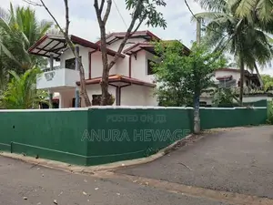 කඩුවෙල, පහළ බෝමිරිය පිහිටි දෙමහල් නිවසක් විකිණීමට ඇත. (ID: KADU008S)