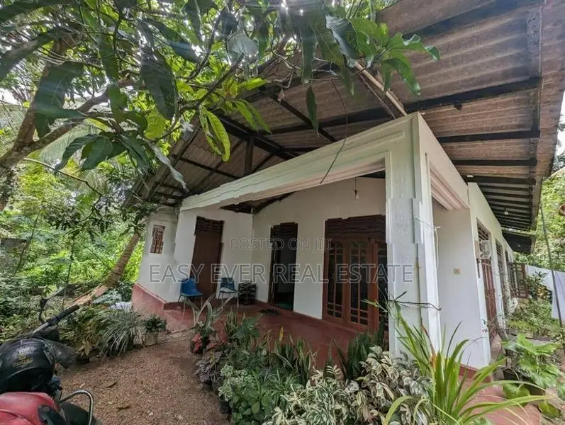 කලගෙඩිහේන සපුගස්තැන්න පාරට ලගින්ම අංගසම්පූර්ණ නිවස