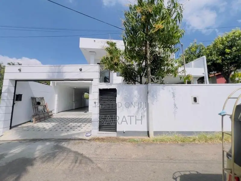 Well Build Luxury House For Sale Battaramulla