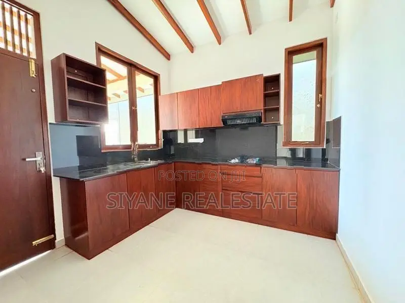 Beautiful Modern Single Storey House for Sale Polgasovita