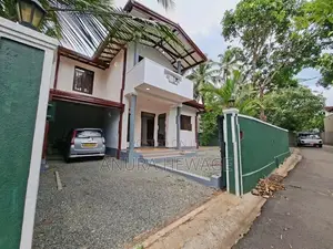 කඩුවෙල, පහළ බෝමිරිය පිහිටි දෙමහල් නිවසක් විකිණීමට ඇත. (ID: KADU008S)
