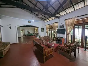 කලගෙඩිහේන සපුගස්තැන්න පාරට ලගින්ම අංගසම්පූර්ණ නිවස