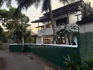 කඩුවෙල, පහළ බෝමිරිය පිහිටි දෙමහල් නිවසක් විකිණීමට ඇත. (ID: KADU008S)