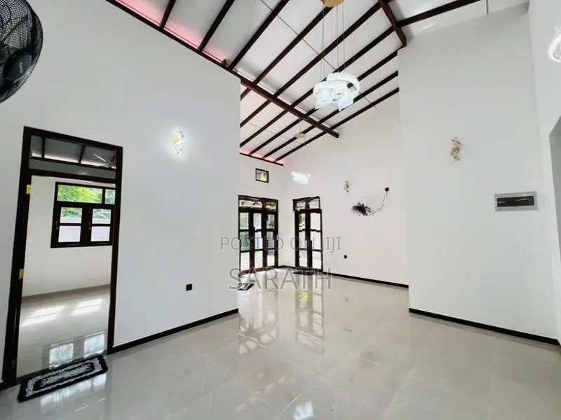 Single Storied Super Brand New House In Athurugiriya