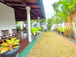 පර්චස් 16.8 ක මනරම් ගෙමිදුලක් සහිත අලංකාර නිවස විකිනීමට - මත්තෙගොඩ