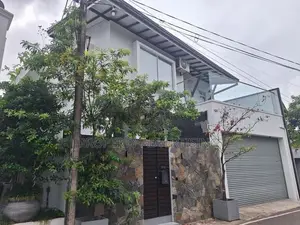 Luxury House for sale in Thalawathugoda