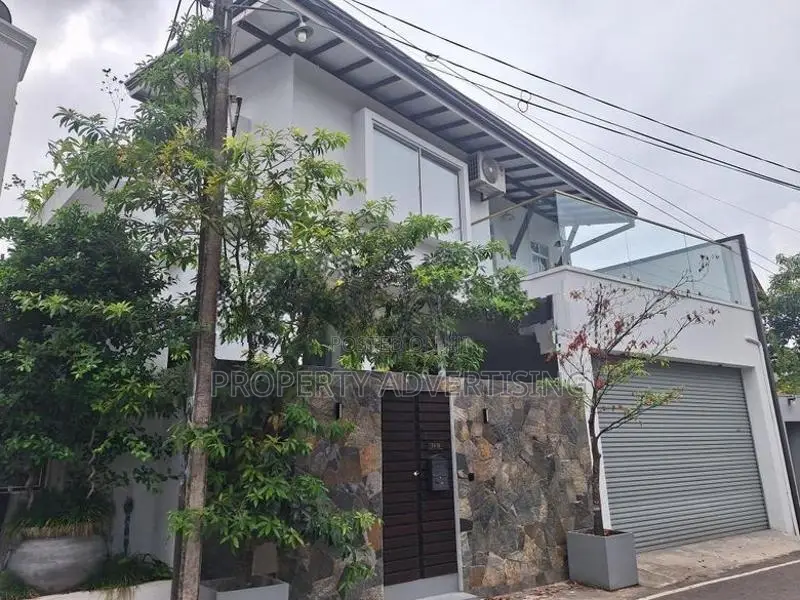 Luxury House for sale in Thalawathugoda