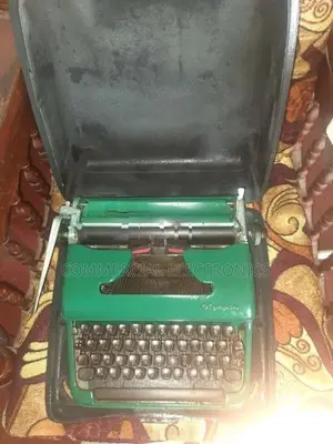ඉතා පැරණි සිංහල ටයිප්රයිටරය
