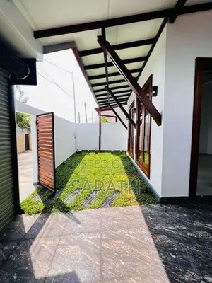 3 Bed With Brand New House In Athurugiriya