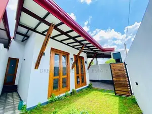 Modern 3-Bedroom House for Sale in Athurugiriya