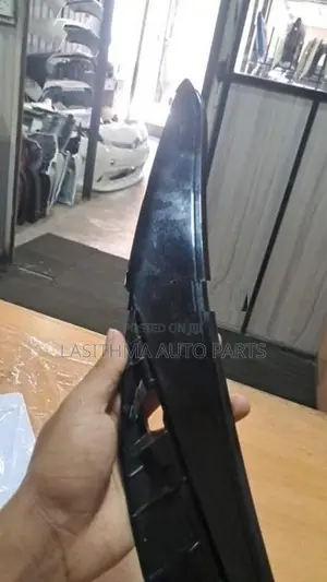 RS Head Lamp Garnish Retainer