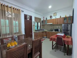 ගම්පහ බණ්ඩාරනායක විද්‍යාලය ළගින් අංගසම්පූර්ණ දෙමහල් නිවසක්