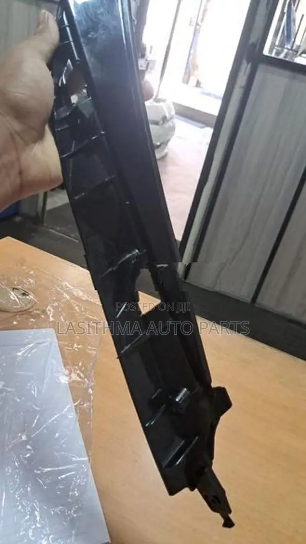 RS Head Lamp Garnish Retainer