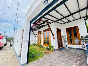 Modern 3-Bedroom House for Sale in Athurugiriya