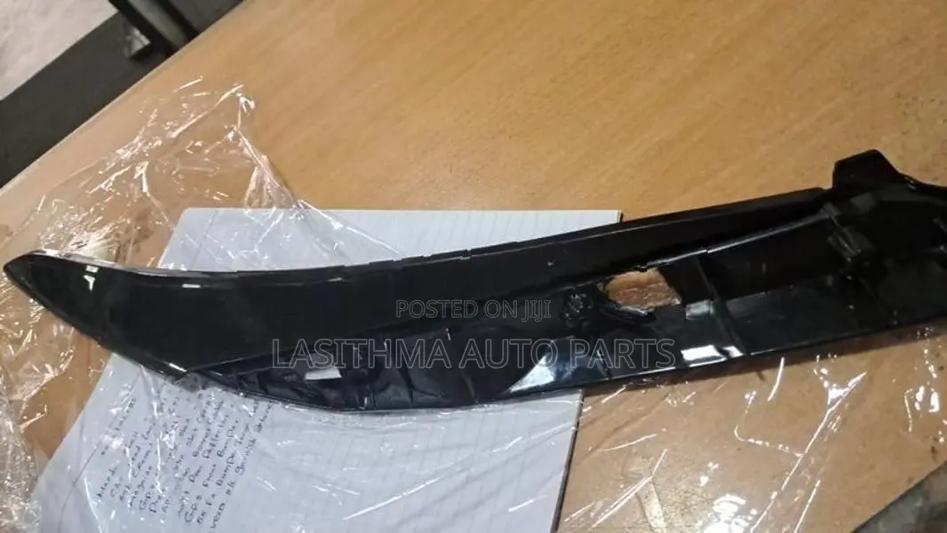 RS Head Lamp Garnish Retainer