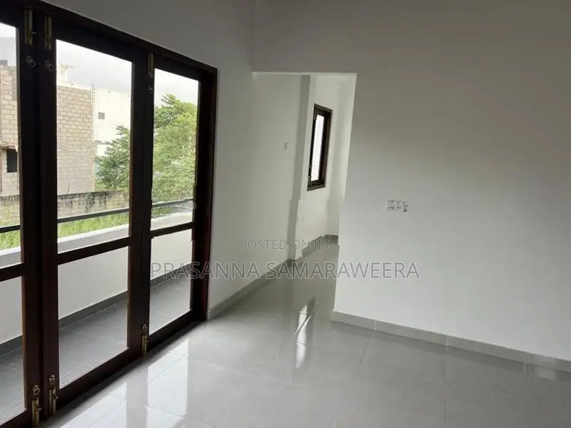 Brand New Solid Modern House Super Kottawa