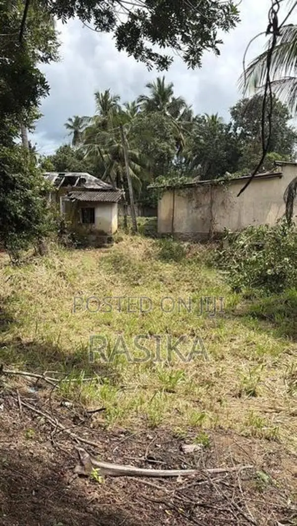 Land for Sale in Minneriya